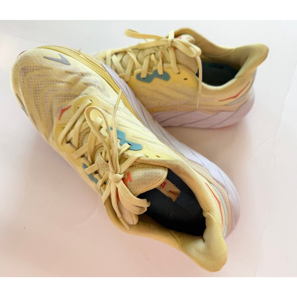Women's HOKA One Tennis Shoes Sneakers Athletic  9.5 YE:LLOW Arahi - Picture 3 of 5
